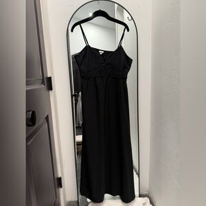 Stylish Black Maxi Dress with Straps